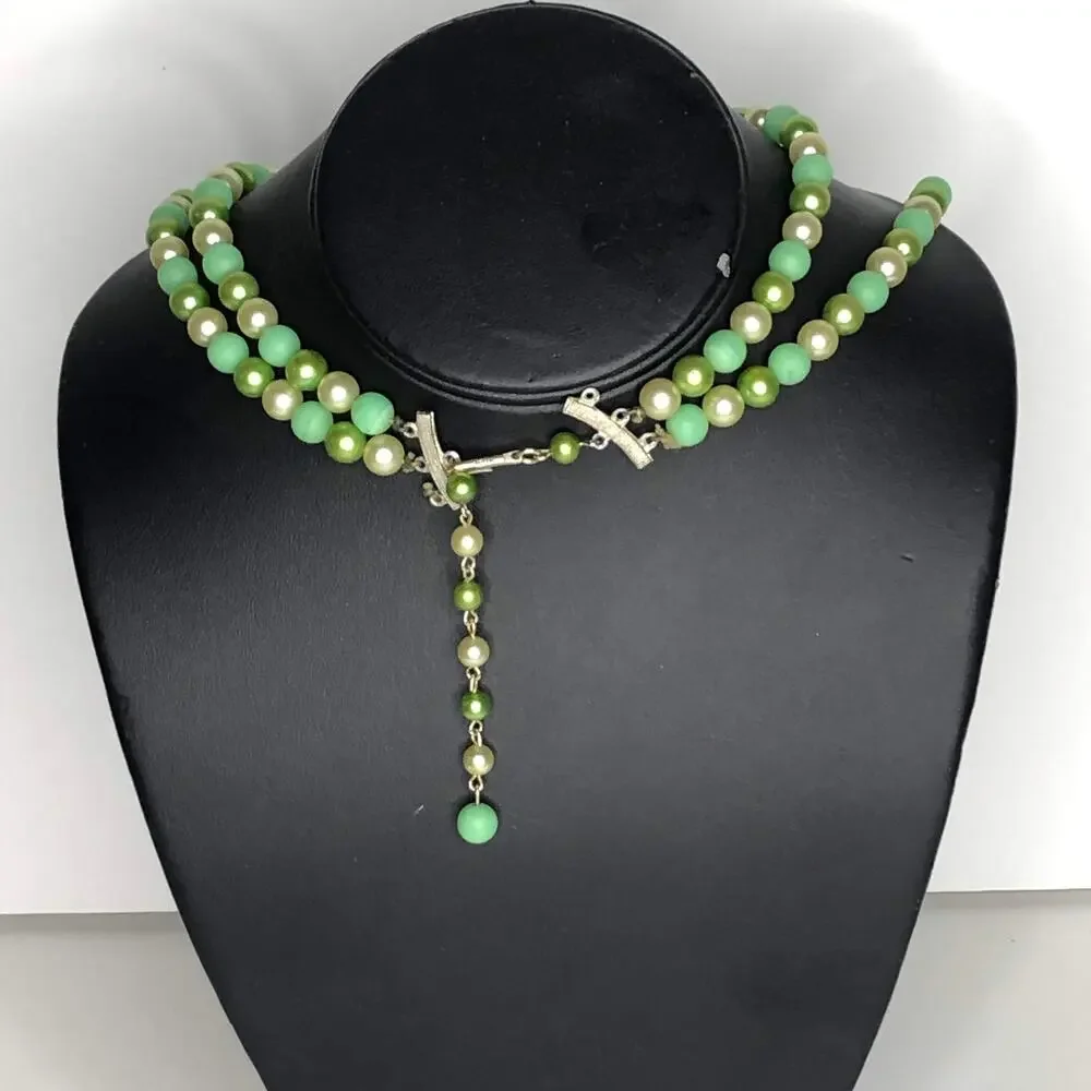 Vintage Jewelry Green Necklace & Clip On Earring Set